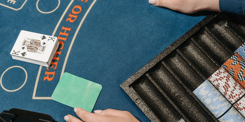 Kinh nghiệm chơi Baccarat để hạ gục mọi đối thủ Ưu tiên đặt cửa Banker để nâng cao cơ hội chiến thắng