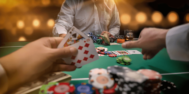 Luật chơi Poker là gì? 1 số kinh nghiệm chơi cơ bản cho người mới Trong poker có những hành động nào?